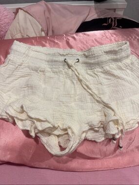 Windsor Cream Ruffle Waistband Shorts
